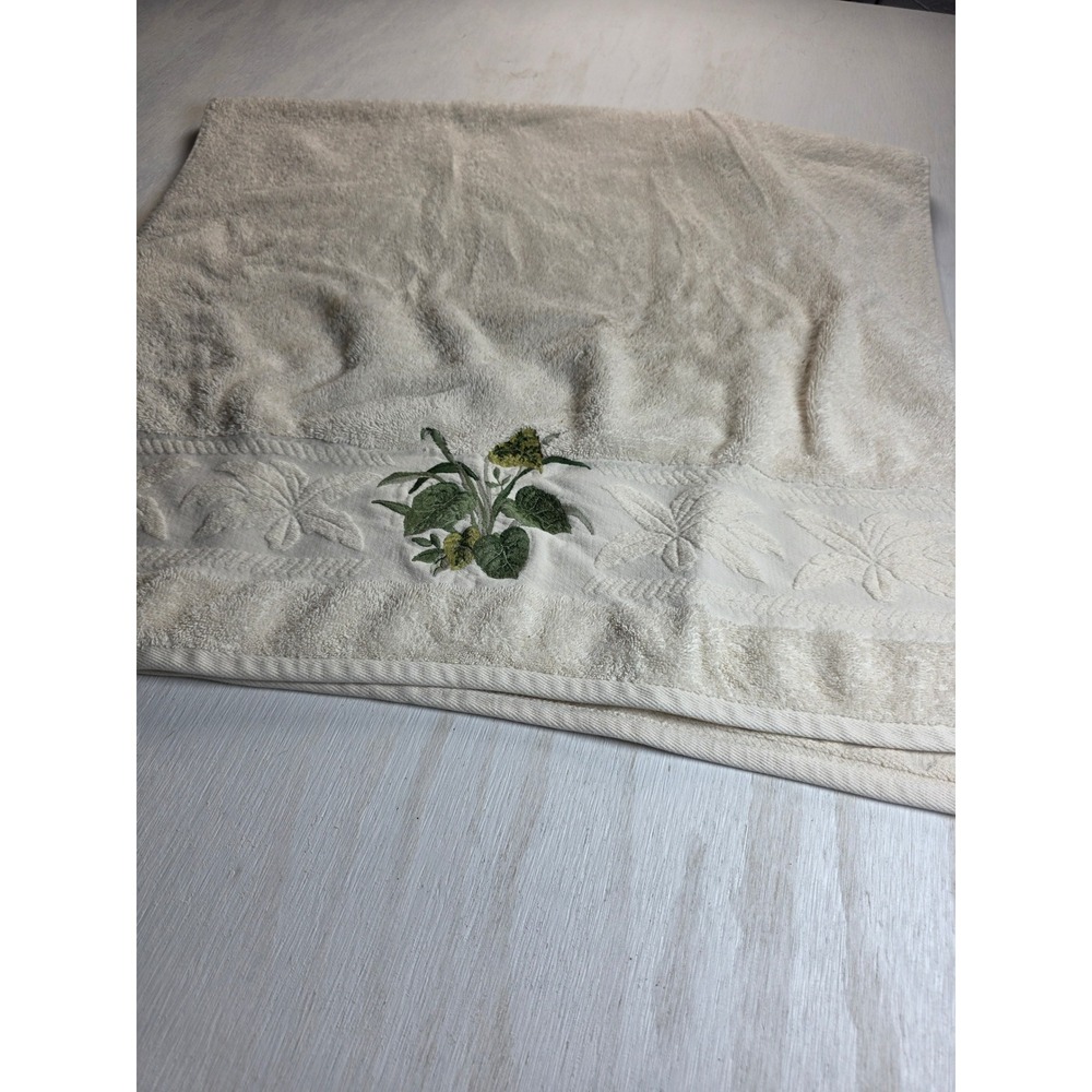 Croscill Ivory Cotton Bath Towel Embroidered Floral Leaf Border Cottagecore Boho
